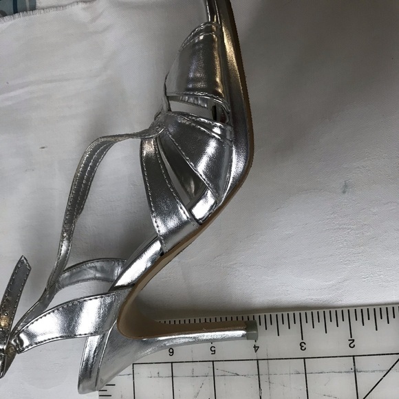 Used le chateaux silver platform heels - Picture 4 of 5